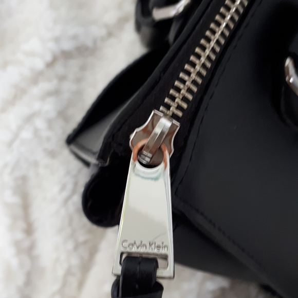 Calvin Klein black purse - Picture 4 of 11
